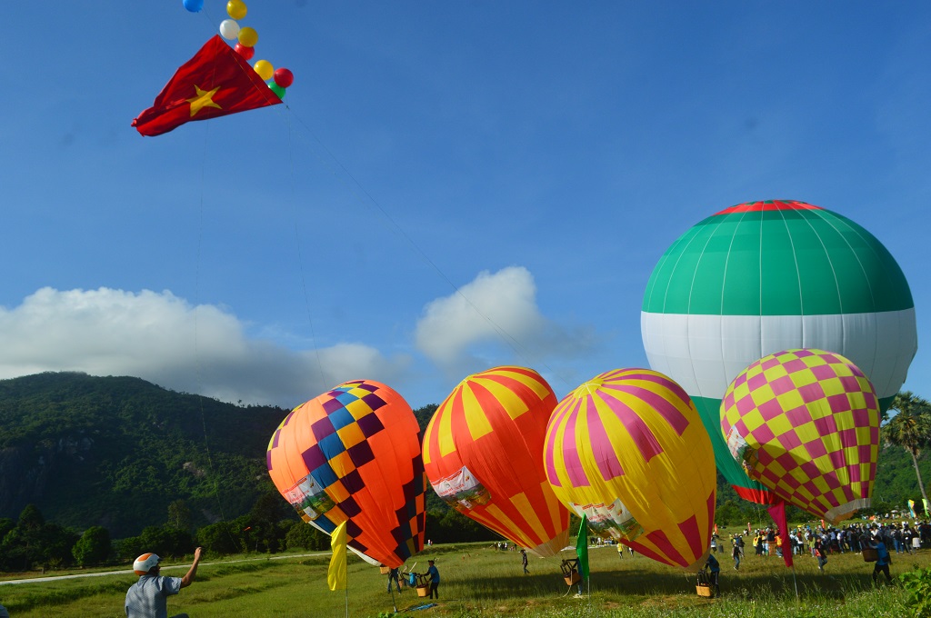 CHO THUÊ KINH KHI CẦU QUẢNG CÁO